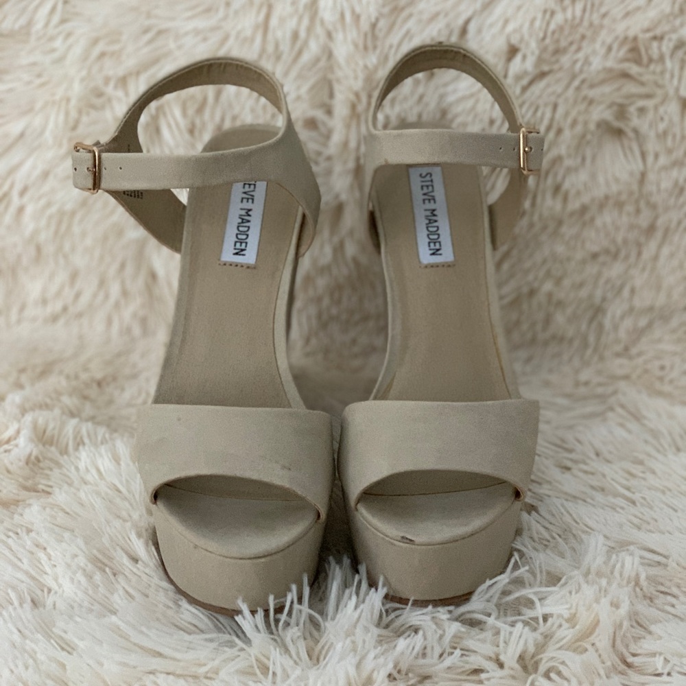 Steve Madden nude wedges
